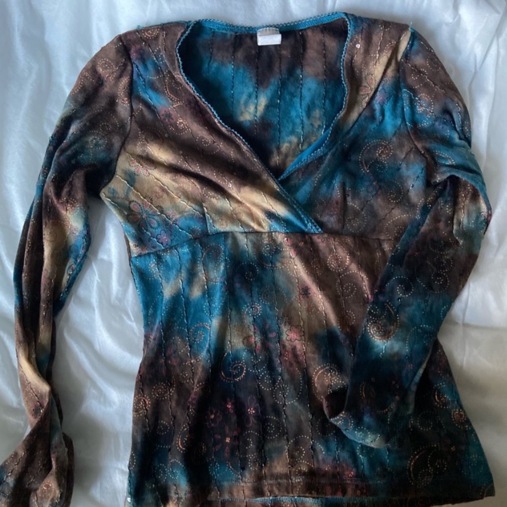 Gorgeous blue and brown top!